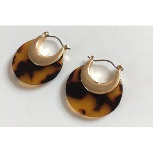 Adorable fashion earrings for women.